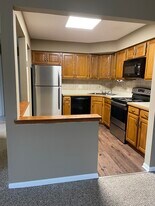 2023 45th St, Unit 102 in Highland, IN - Building Photo