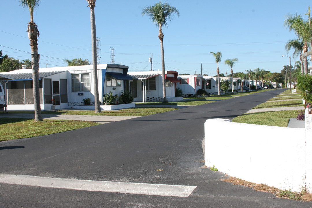 Far Horizon in Clearwater, FL - Building Photo