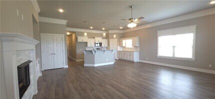1000 Trestle Ln in Bentonville, AR - Building Photo - Building Photo