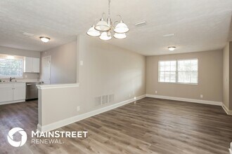 7421 Deepwood Dr N in Jacksonville, FL - Foto de edificio - Building Photo