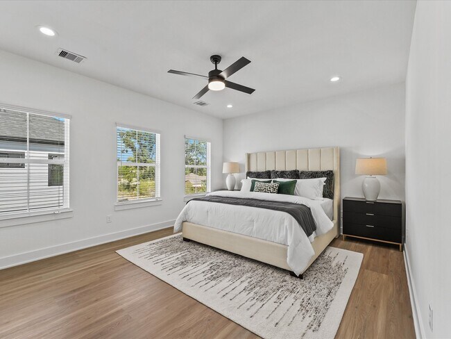 2592 W Tidwell Rd in Houston, TX - Building Photo - Building Photo