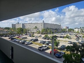 1780 NE 191st St in Miami, FL - Foto de edificio - Building Photo