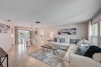 10 Stone Mountain Blvd in Englewood, FL - Building Photo - Building Photo