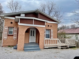 830 W 5th St in Corbin, KY - Building Photo