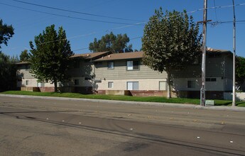 Shannon Arms Apartments in El Cajon, CA - Building Photo - Building Photo