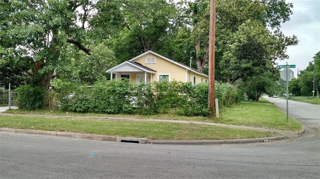 5002 Wayne St in Houston, TX - Building Photo - Building Photo