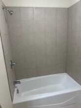 2407 Oxford Dr SE, Unit A in Willmar, MN - Foto de edificio - Building Photo