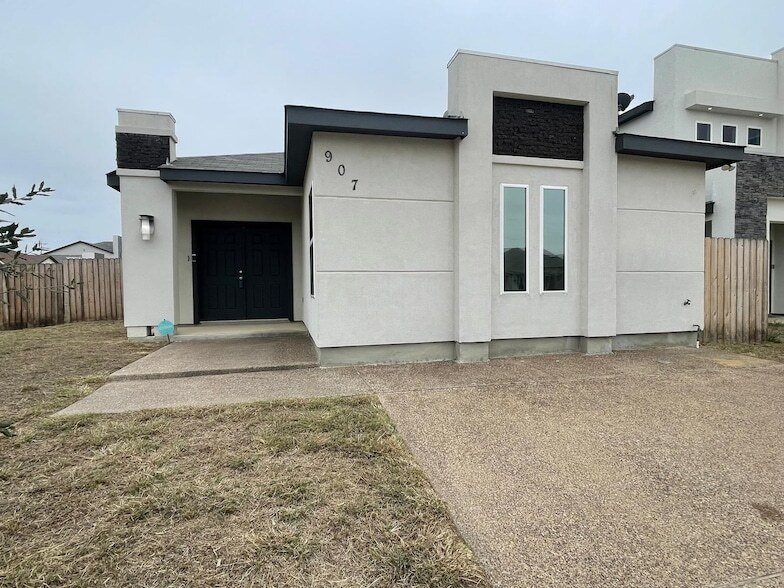 907 La Rosita, Unit 1106 in Laredo, TX - Building Photo