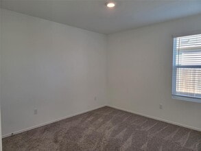105 Ulmus St in Hutto, TX - Building Photo - Building Photo