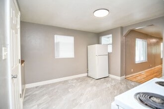 320 N Ashland Ave in Green Bay, WI - Building Photo - Building Photo