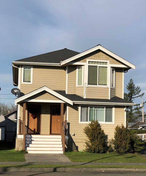 340-342 Garfield St in Sumas, WA - Building Photo