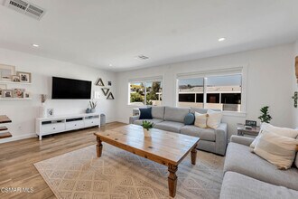 30473 Mulholland Hwy in Agoura Hills, CA - Building Photo - Building Photo