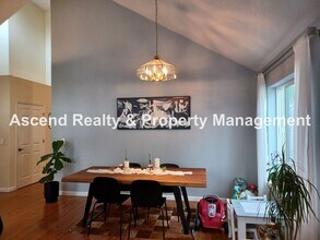 22923 SW Hosler Way in Sherwood, OR - Building Photo - Building Photo