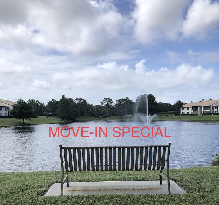 2114 SW Silver Pine Way, Unit 121-E2 in Palm City, FL - Building Photo