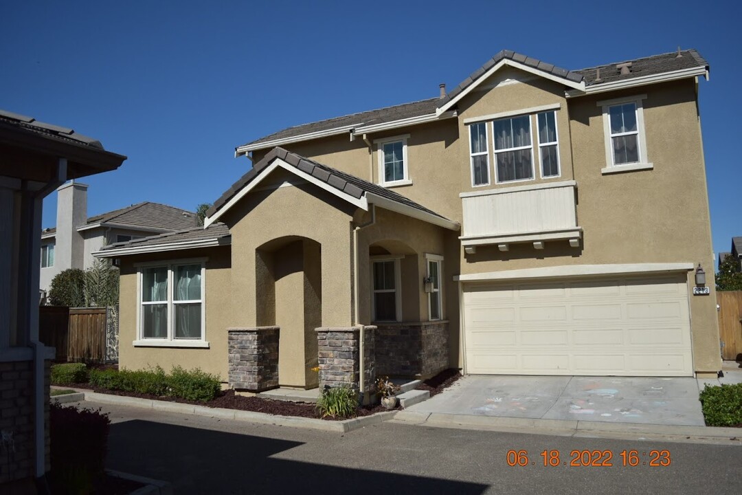 2213 Novi Dr in Riverbank, CA - Building Photo