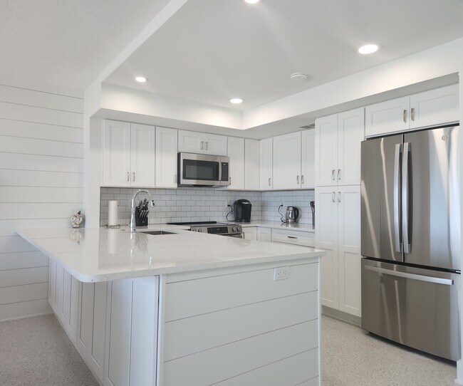 6701 Gulf of Mexico Dr in Longboat Key, FL - Building Photo - Building Photo
