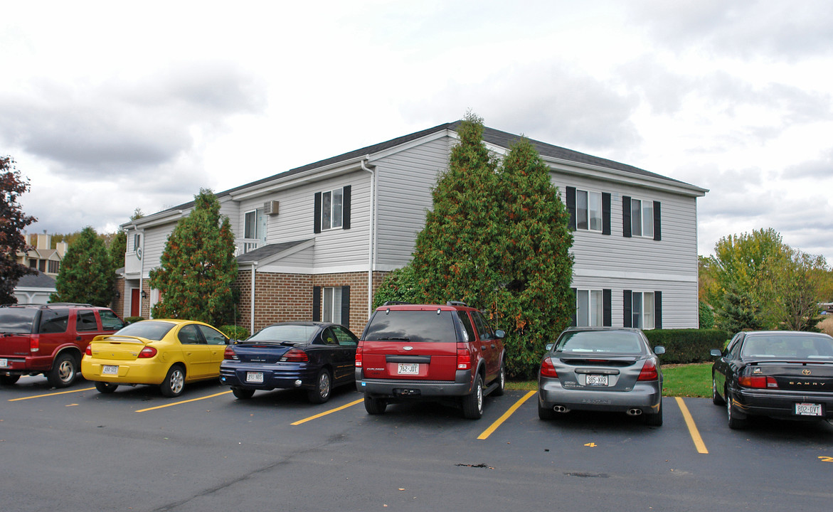 Marina Shores Apartments in Waterford, WI - Building Photo