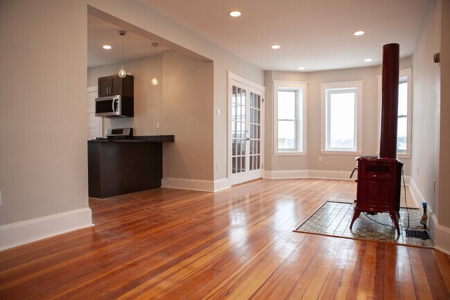 19 Rowell St in Boston, MA - Building Photo - Building Photo