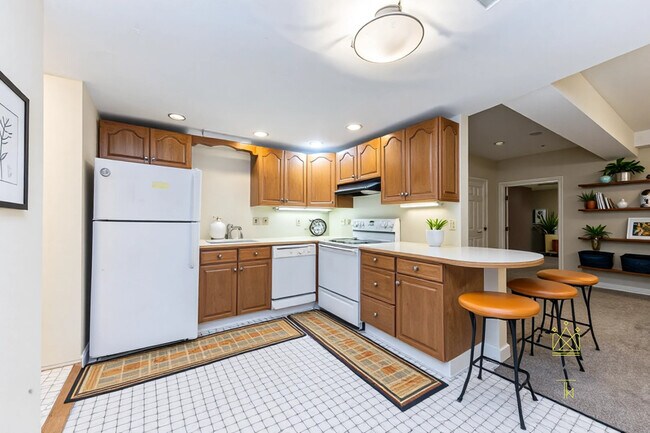 1090 Beacon St in Brookline, MA - Building Photo - Building Photo