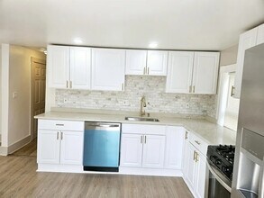 222 N Main St, Unit Beautifully Renovated 4-B in Sharon, MA - Foto de edificio - Building Photo