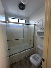 135 N Swall Dr, Unit 204 in West Hollywood, CA - Building Photo - Building Photo