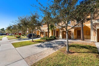 2545 Revolution St in Melbourne, FL - Foto de edificio - Building Photo