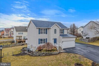 448 Thayers Gull Dr in Martinsburg, WV - Building Photo - Building Photo