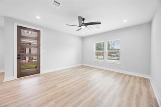 2446 Carmel St in Houston, TX - Building Photo - Building Photo