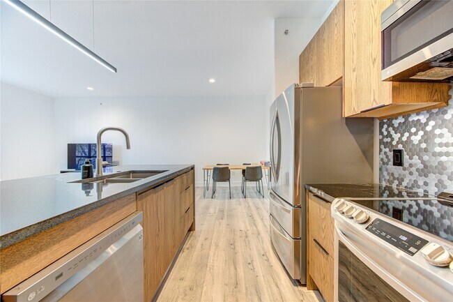 property at 1901 Post Oak Blvd