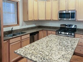 1321 W Belmont Ave, Unit 1 in Chicago, IL - Building Photo