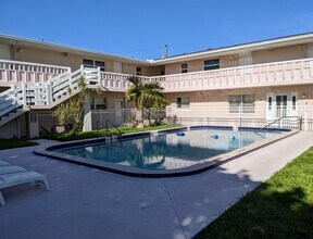 299 E Central Blvd, Unit 3 in Cape Canaveral, FL - Building Photo - Building Photo