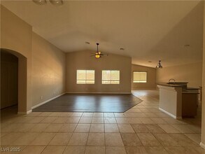 6607 N Ruddock Dr in North Las Vegas, NV - Foto de edificio - Building Photo
