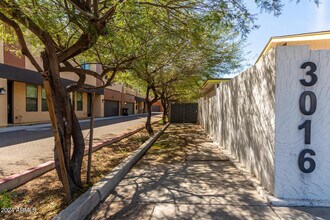 3016 N 37th St in Phoenix, AZ - Foto de edificio - Building Photo
