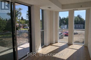 150 Fairview Mall Dr in Toronto, ON - Building Photo