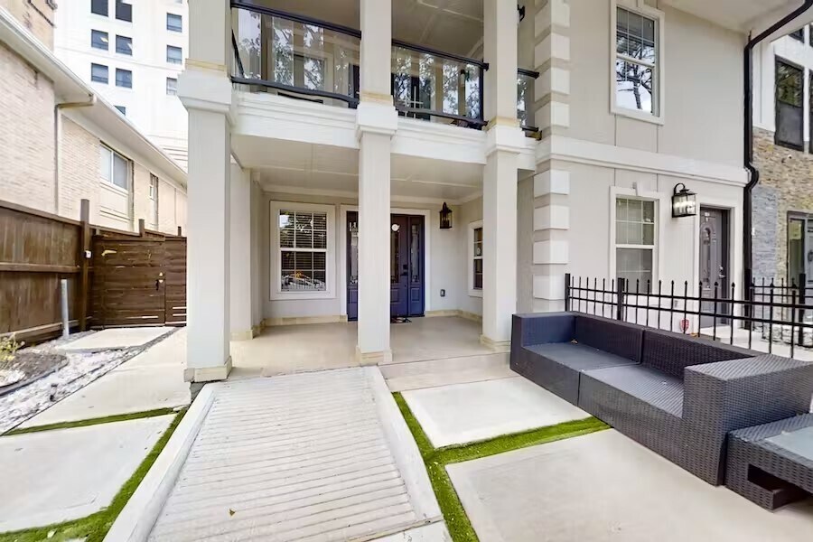 6325 Riverview Way in Houston, TX - Building Photo