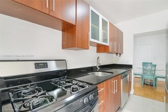 320 85th St in Miami Beach, FL - Building Photo - Building Photo