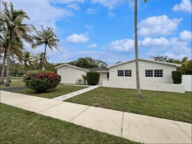 10001 SW 99th Ave in Miami, FL - Building Photo