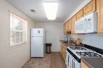 Colony Hill Apartments & Townhomes in Baltimore, MD - Building Photo - Interior Photo