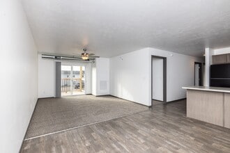Yukon at Benson in Sioux Falls, SD - Foto de edificio - Building Photo