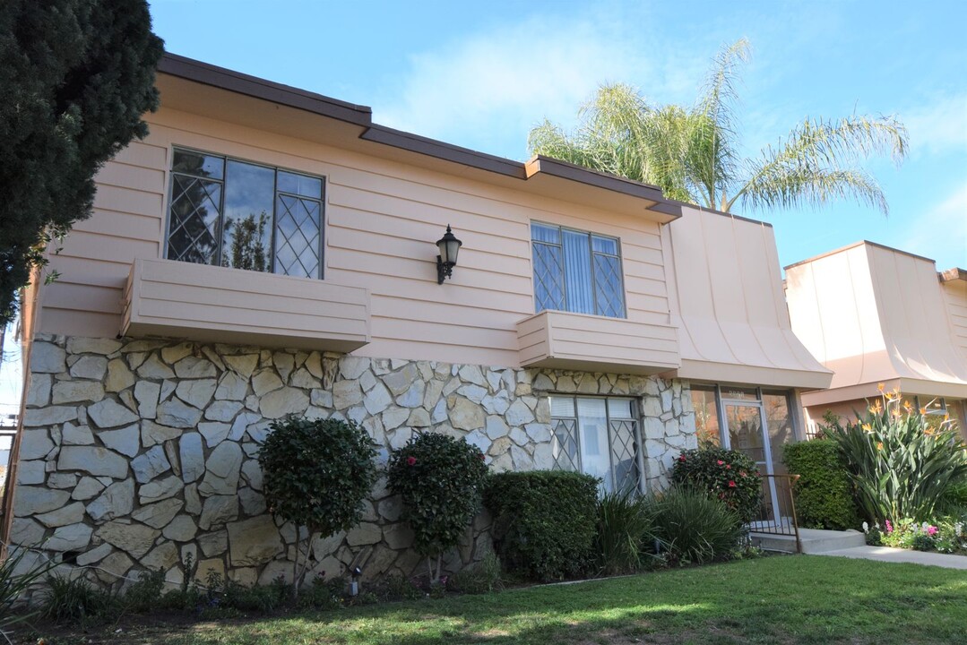 5321 Agnes Ave, Unit 21-07 in Los Angeles, CA - Building Photo