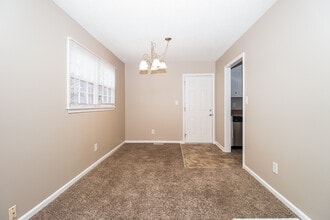 3711 Fox Trail Cir NW in Huntsville, AL - Building Photo - Building Photo