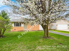 2493 E Howard Rd in Obetz, OH - Building Photo - Building Photo