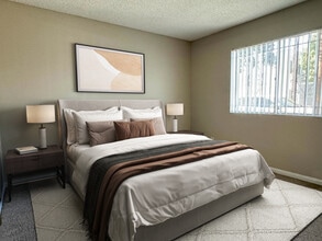 Orange Terrace Apartments in Long Beach, CA - Building Photo - Building Photo