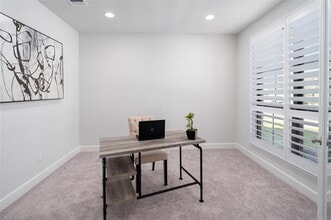 9600 Acorn Ln in Oak Point, TX - Foto de edificio - Building Photo