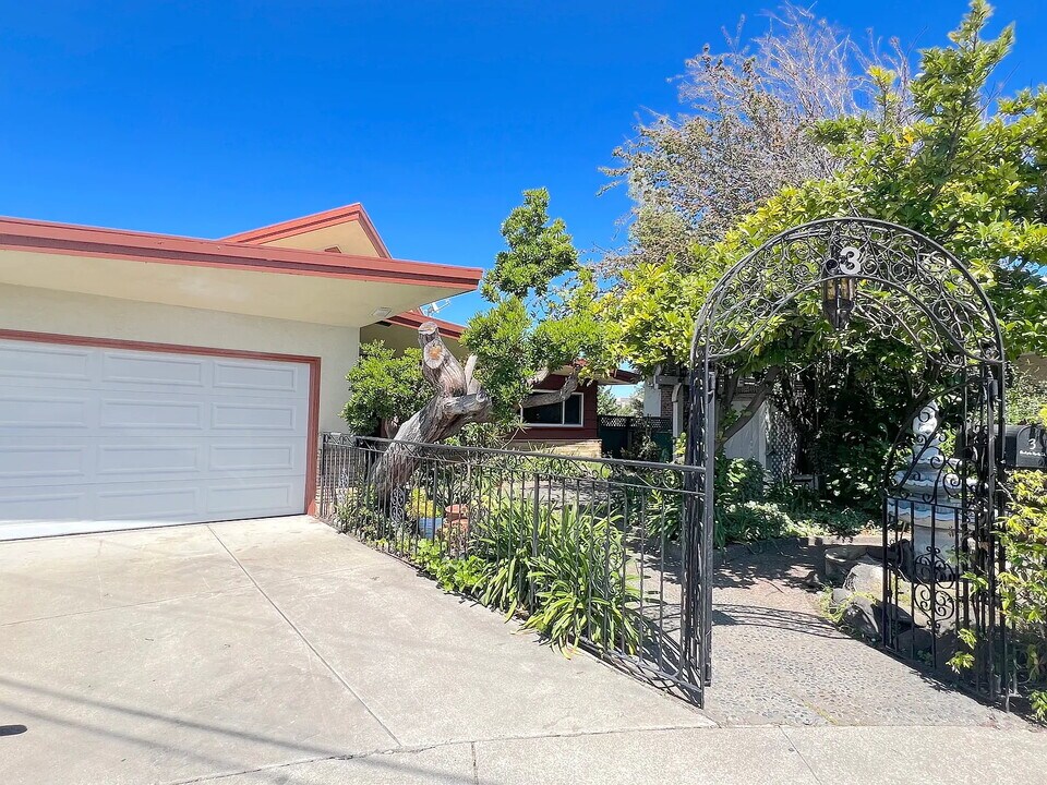 3 Rolph Park Ct in Crockett, CA - Foto de edificio