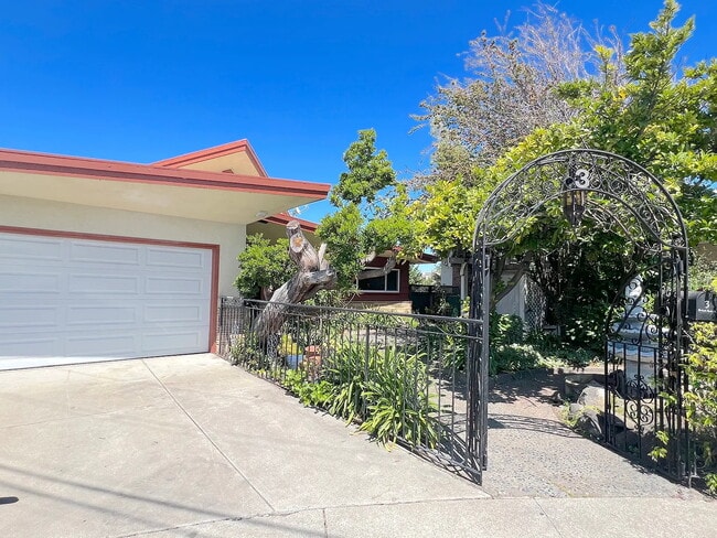 property at 3 Rolph Park Ct