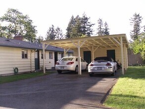 9725 Lake Steilacoom Dr SW in Lakewood, WA - Building Photo - Building Photo