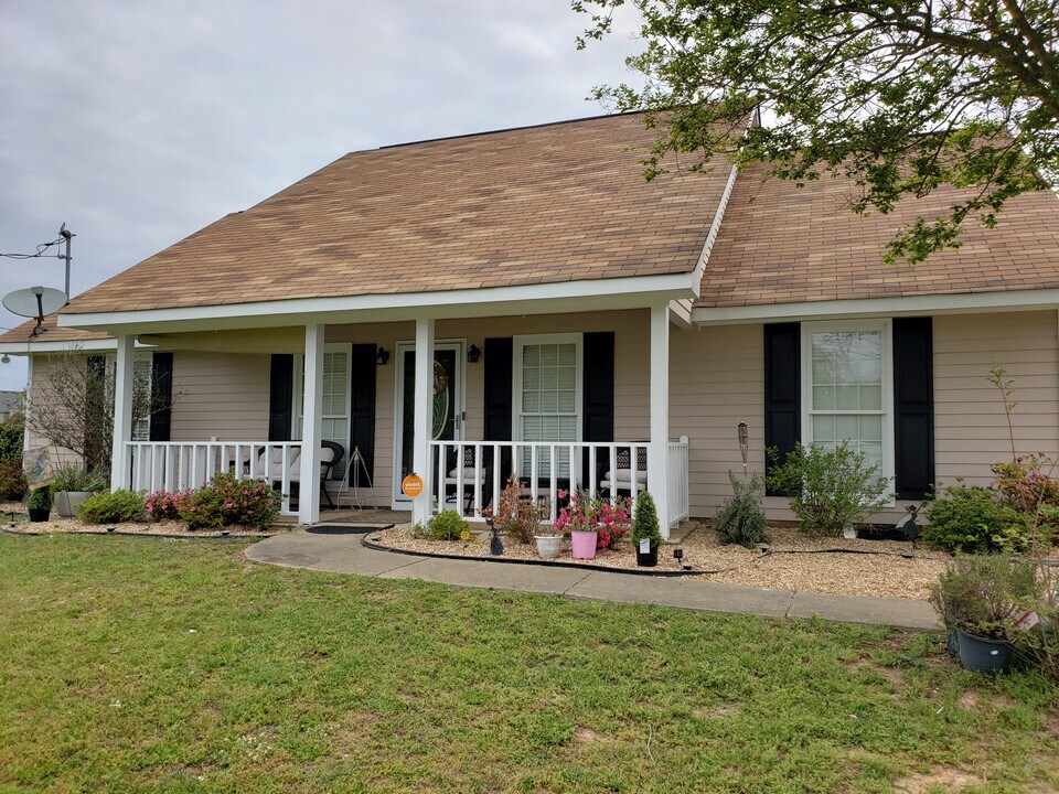 13 McLendon Rd in Fort Mitchell, AL - Building Photo