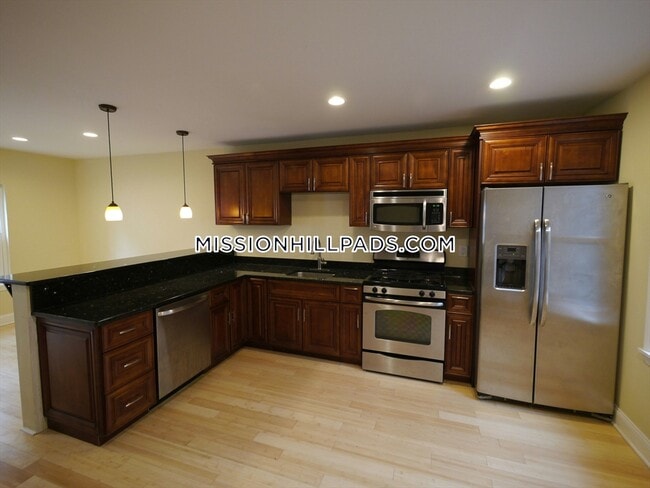 5 Saint James Pl, Unit 1