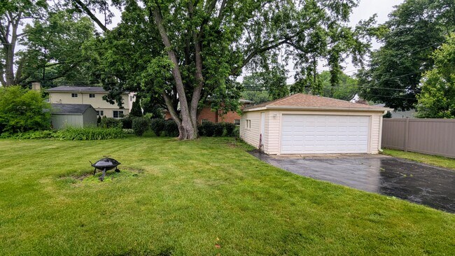 736 N Wilshire Ln in Arlington Heights, IL - Building Photo - Building Photo